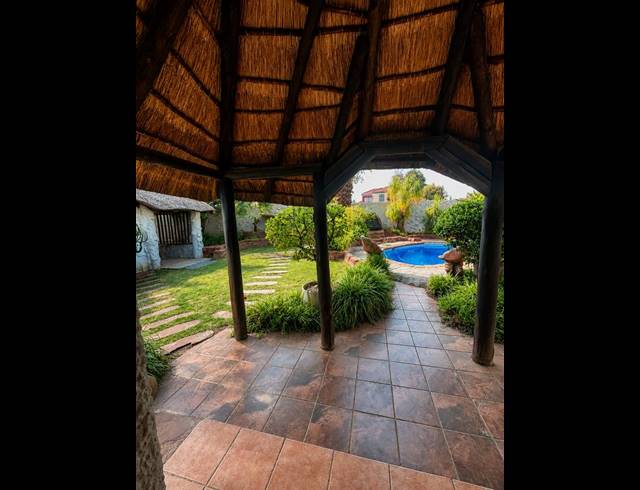 6 BEDROOM HOUSE FOR SALE IN STRUISBULT